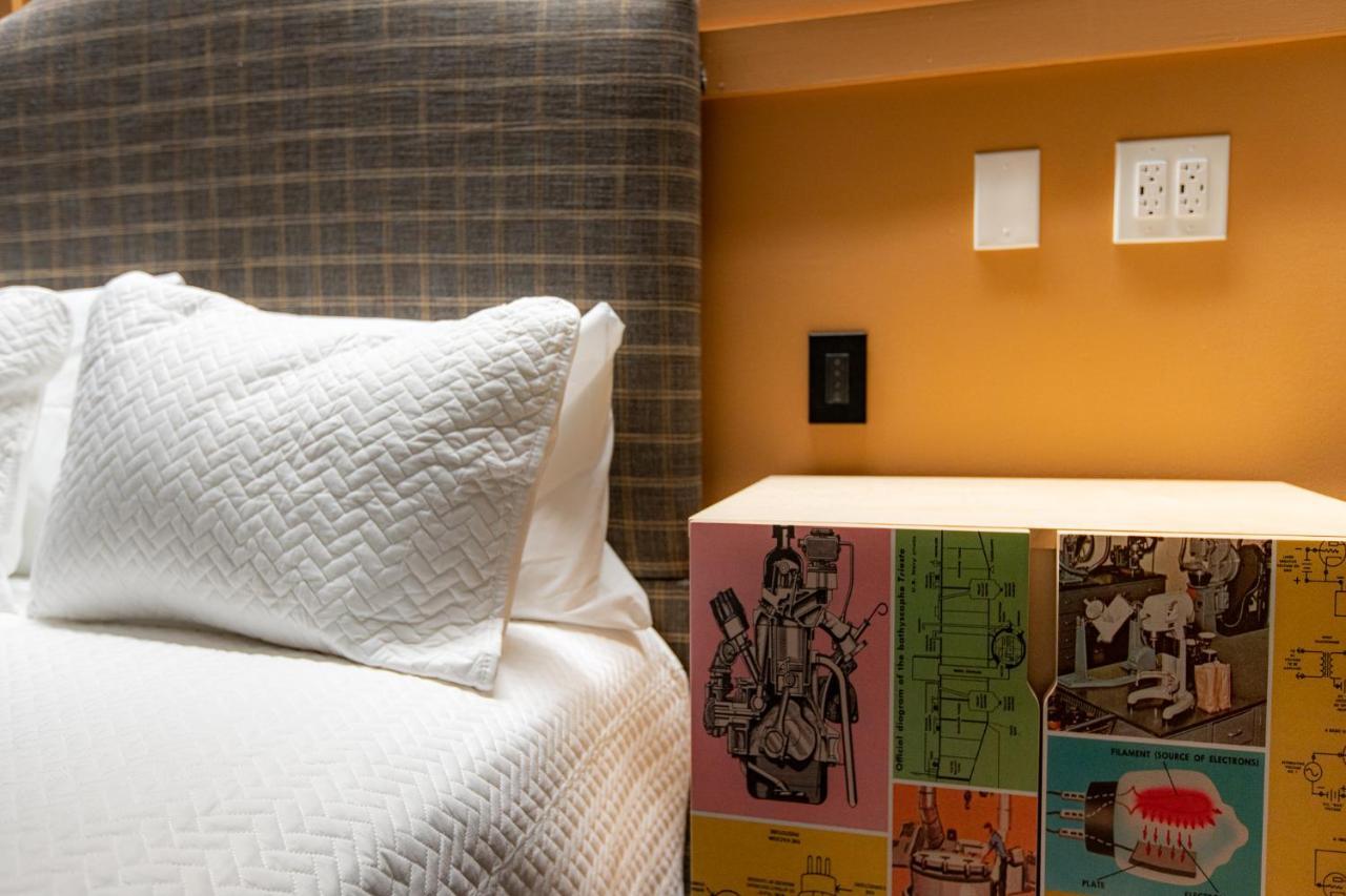 The Schoolhouse Hotel 白硫磺泉镇 外观 照片