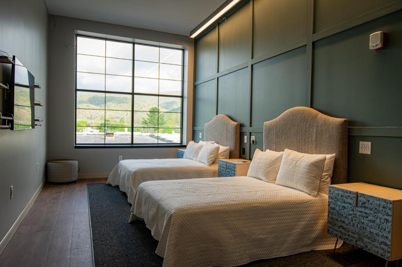 The Schoolhouse Hotel 白硫磺泉镇 外观 照片
